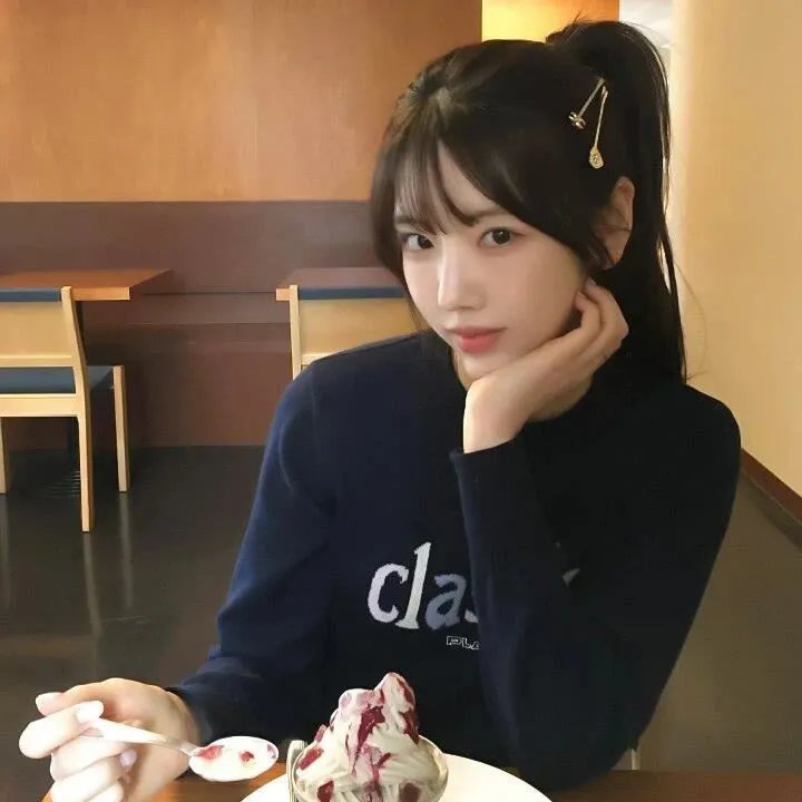 加油站的女孩